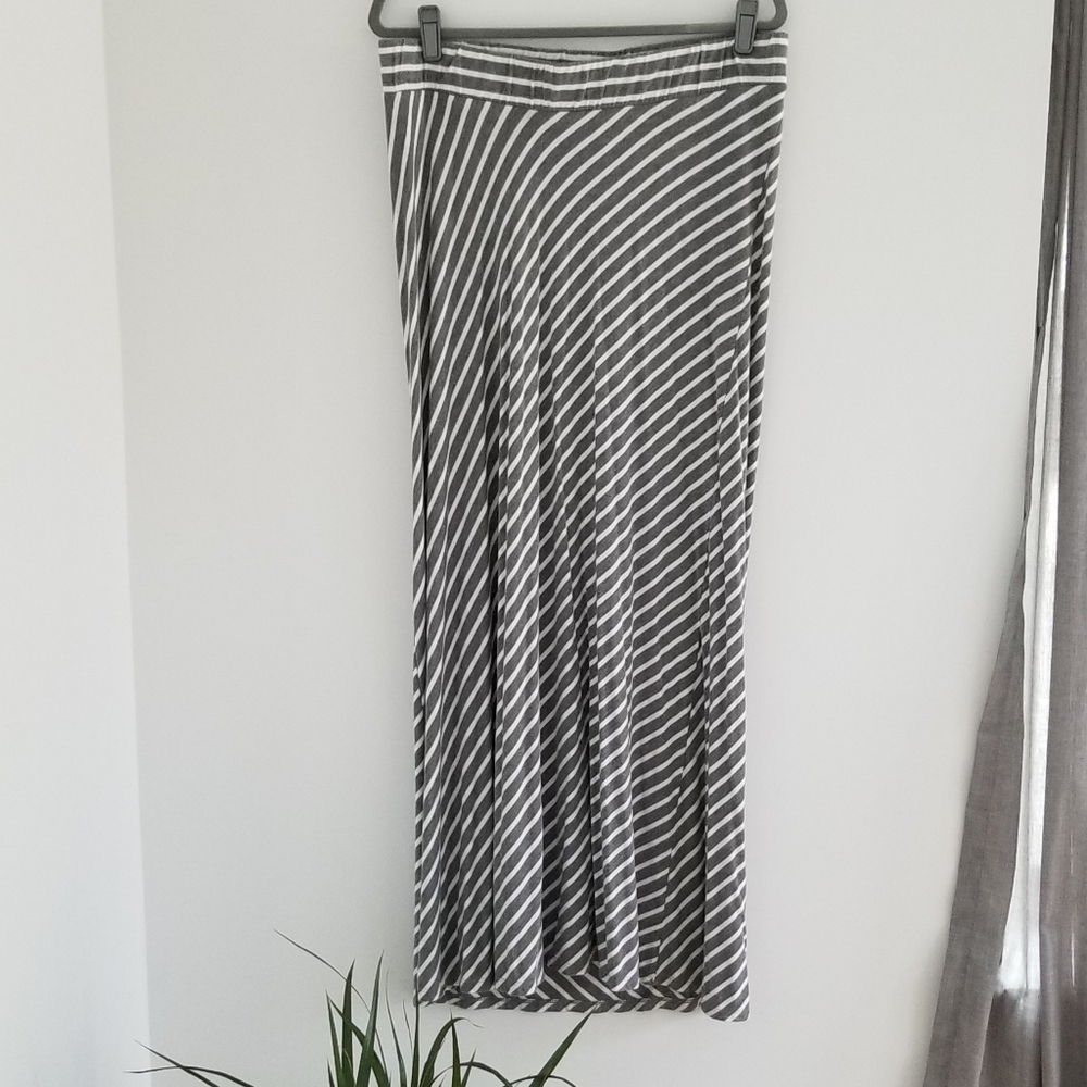 Liz Lange maternity maxi skirt